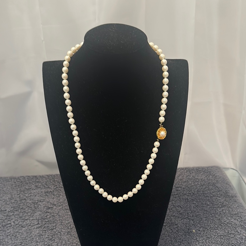 Elegant Pearl Necklace with Gold Accent vintage pearls EUC